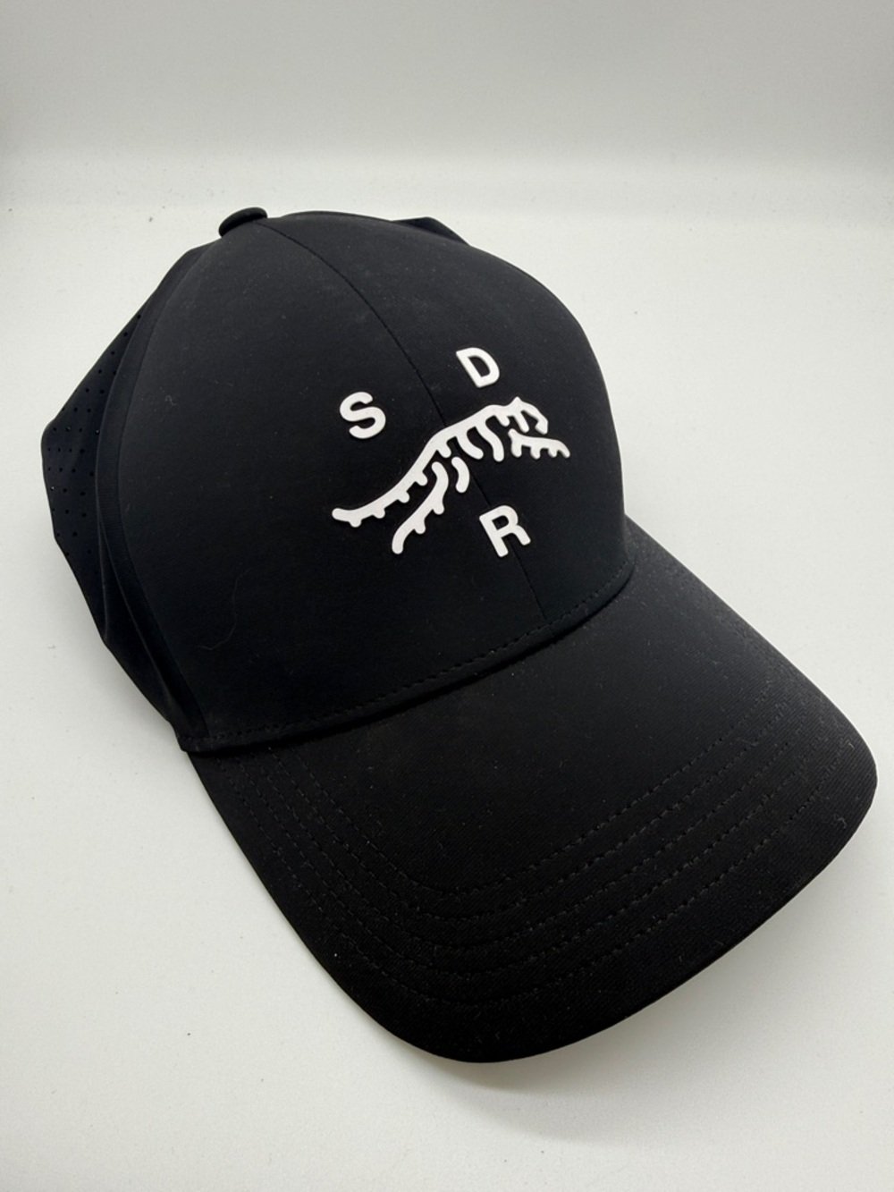 Sun Day Red Cypress Hat Tiger Woods Brand New Black & White Adjustable Cap